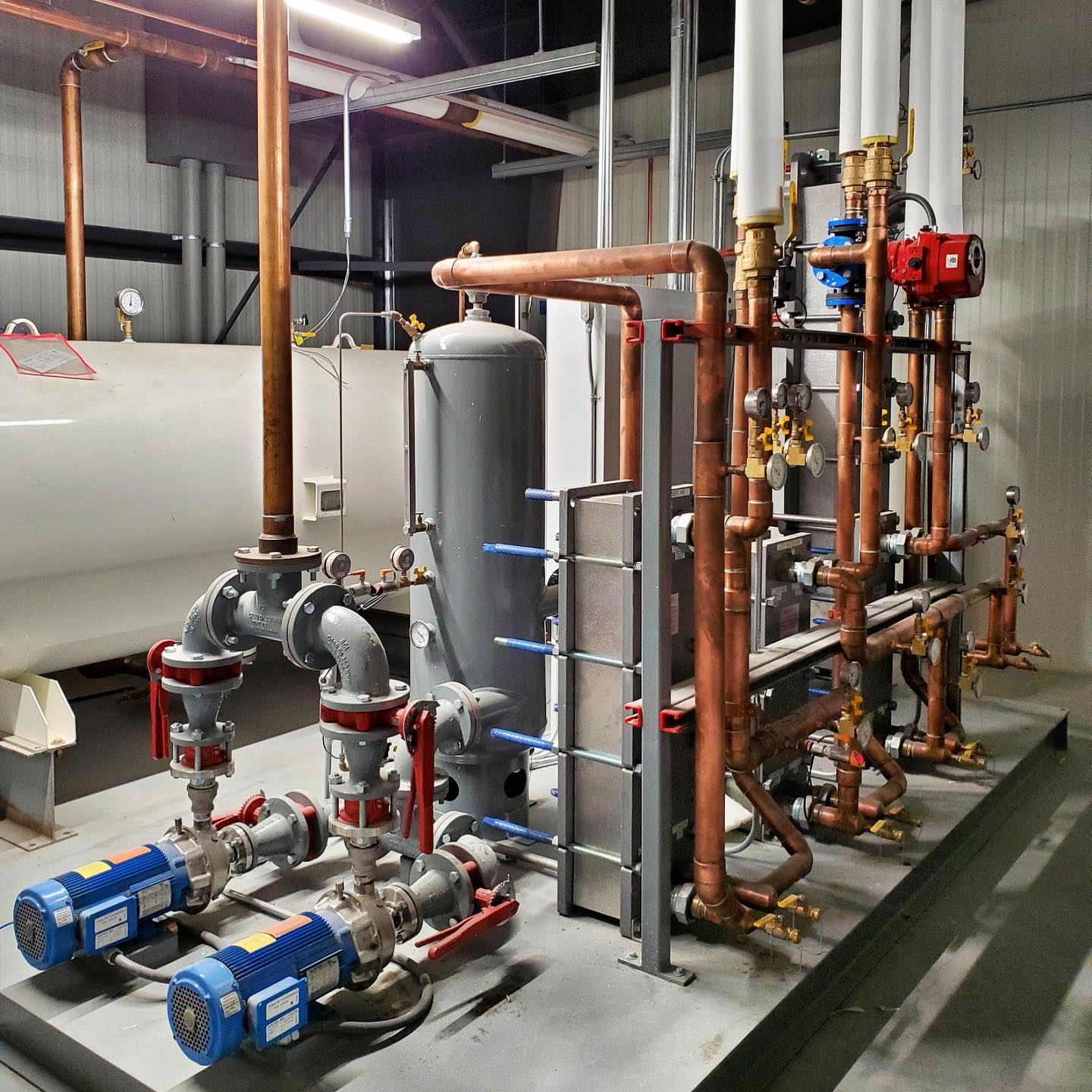 Recently installed Heat Recovery Skid at Cedar’s Mediterranean Foods captures high grade heat from two (2) 125 HP Air Compressors with heat-of-compression Air Dryers. It is used to preheat boiler feed and process hot water. The system qualified for a significant National Grid rebate.